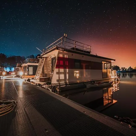 Floatinghouses 펜션 자흐데니크