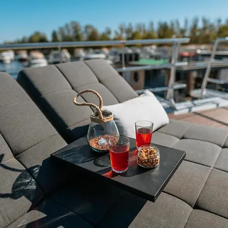 Floatinghouses 자흐데니크