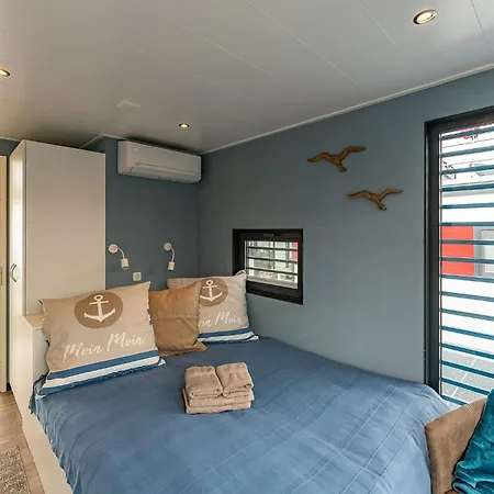 Floatinghouses 펜션 *