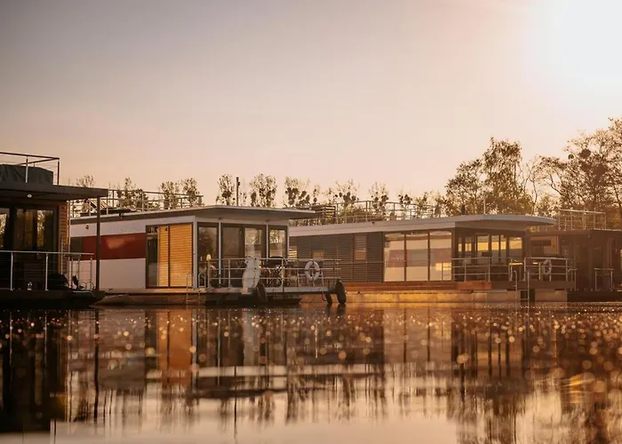 Nyaraló Floatinghouses *