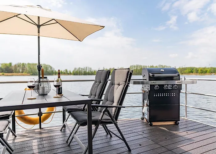 Floatinghouses Nyaraló *